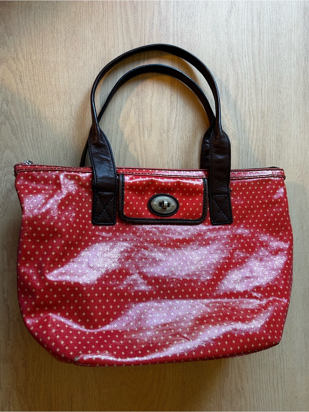 Fossil Key-Per Red Patterned Tote with Dark Brown Handles and Chevron Pouch
